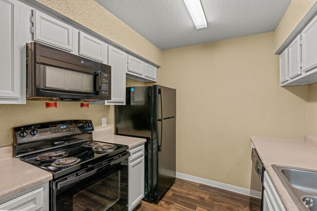 2B/1B - 840 sqft