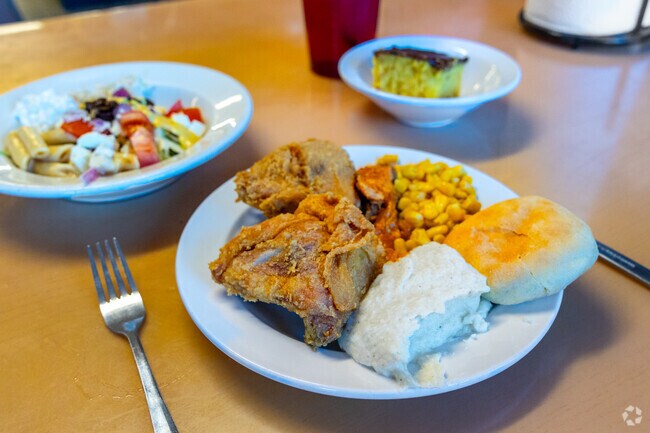 Lunchtime at Elberta's Roadkill Café serves up Southern comfort food daily.