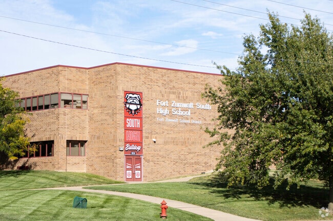Ft. Zumwalt South High School provides education in the neighborhood of 
Saint Peters.