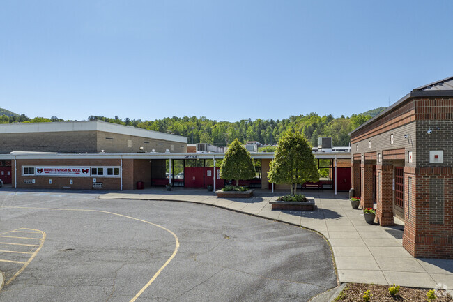 Hibriten High School serves just over 800 students of the area.