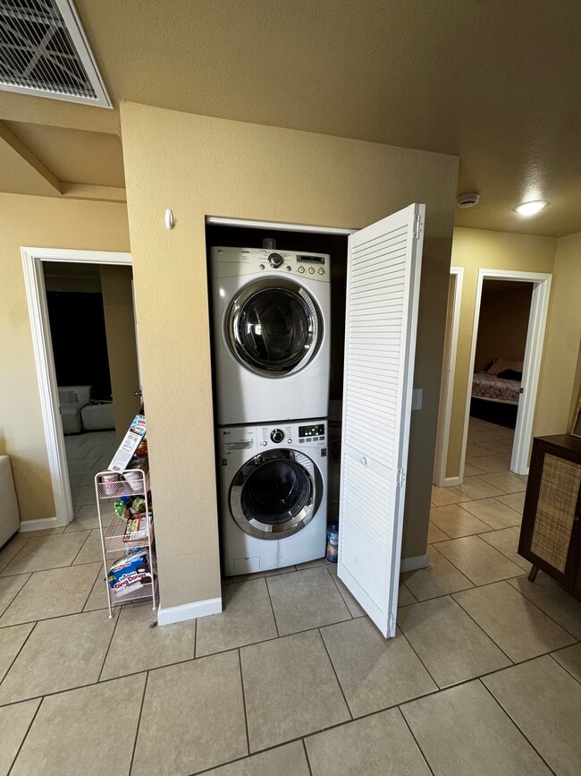 879 N Mountain View Ave unit 2, San Bernardino, CA 92401 - photo 5