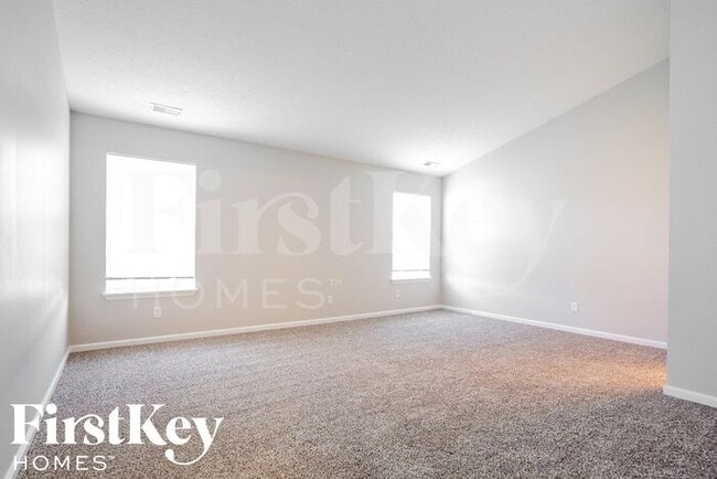 10622 Deercrest Ln, Indianapolis, IN 46239 - photo 6