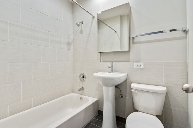 852 W Lill Ave unit H, Chicago, IL 60614 - photo 5