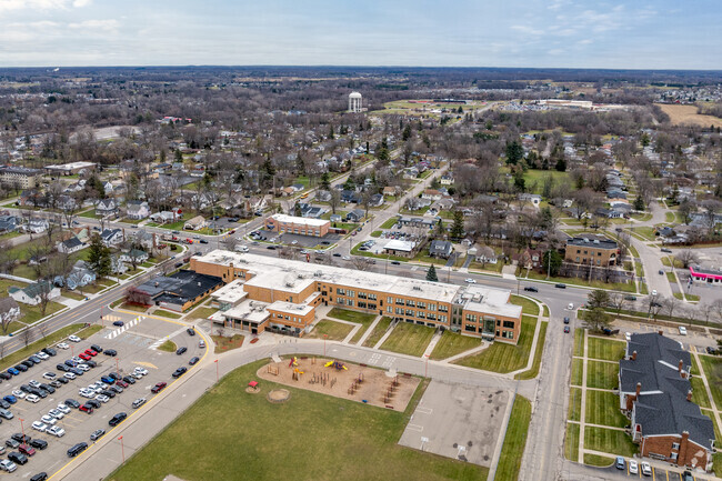 Central Elementary School has a student population of 532 students.