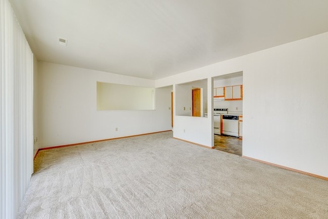 Morris Square, Mount Morris, MI 48458 - photo 3