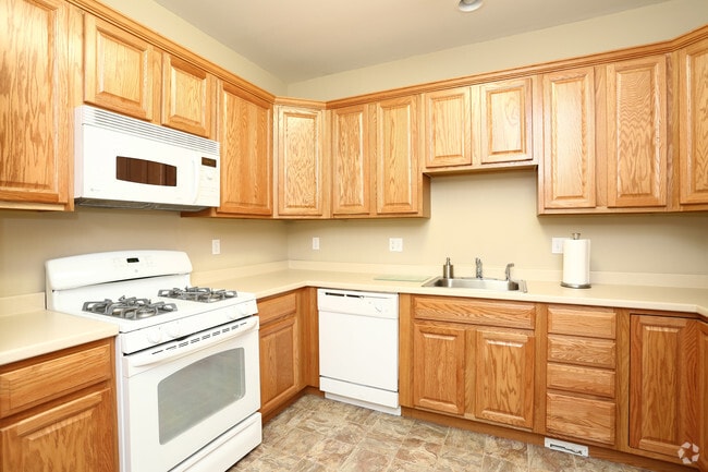 The Mansions at Canyon Ridge, Broad Brook, CT 06016 - photo 2