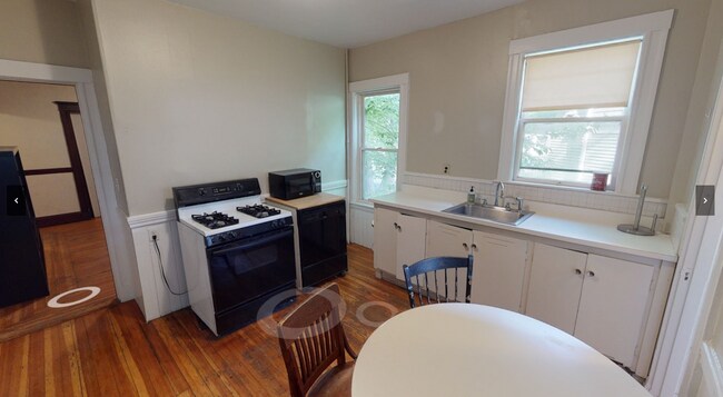 24 Dearborn Rd unit 4-bed 1-bath 1, Somerville, MA 02144 - photo 4