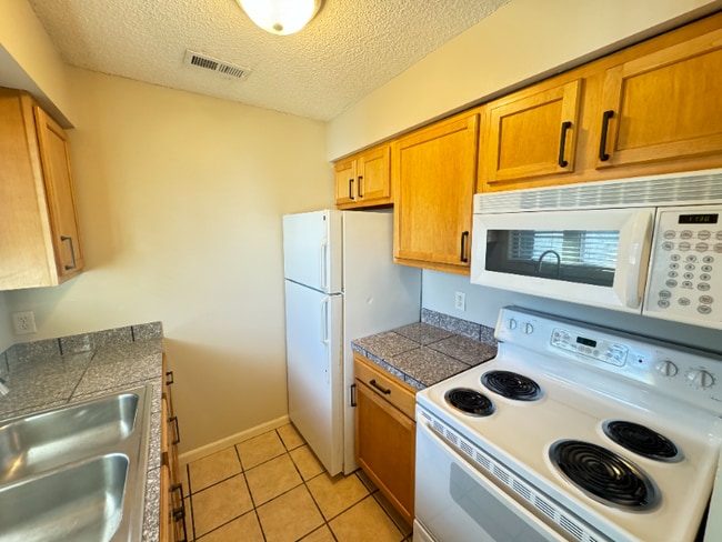 1531 D St unit 9, Lincoln, NE 68502 - photo 4