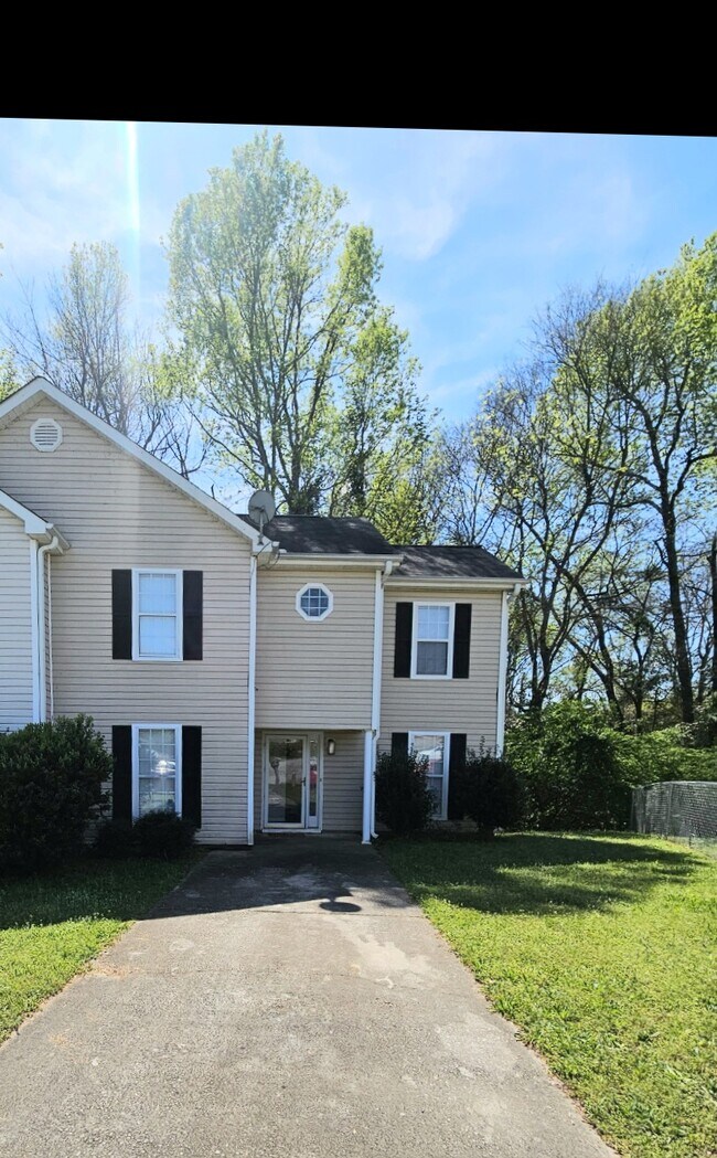 112 W Oak Manor Ct, Macon, GA 31210