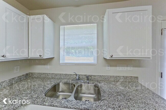 204 Glenoaks Dr, Lexington, NC 27292 - photo 6