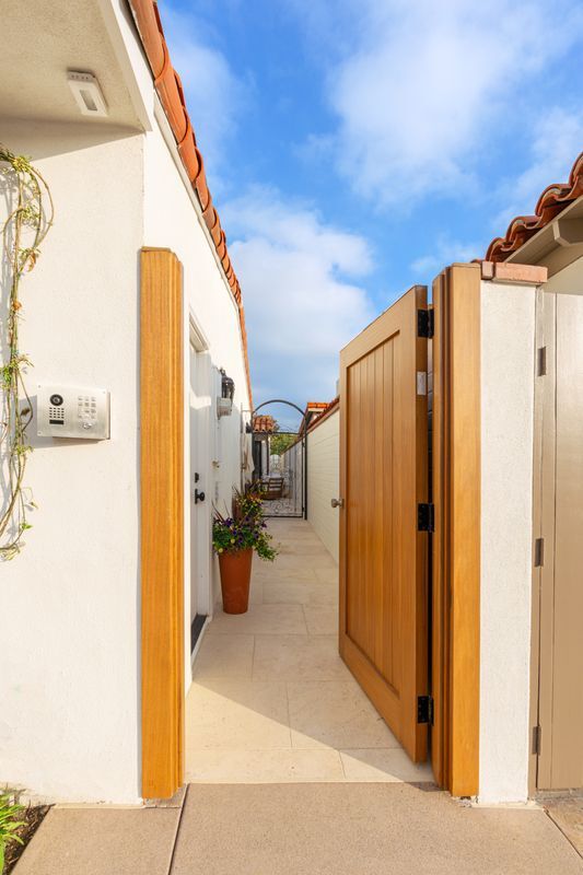 106 Via Cordova, Newport Beach, CA 92663