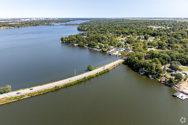 East Lost Bridge Road leads into the Greenlake neighborhood of Decatur, IL.