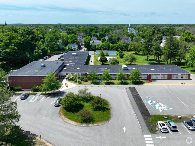 Niche gives Governor John Fairfield School a B+ rating, placing it above average.