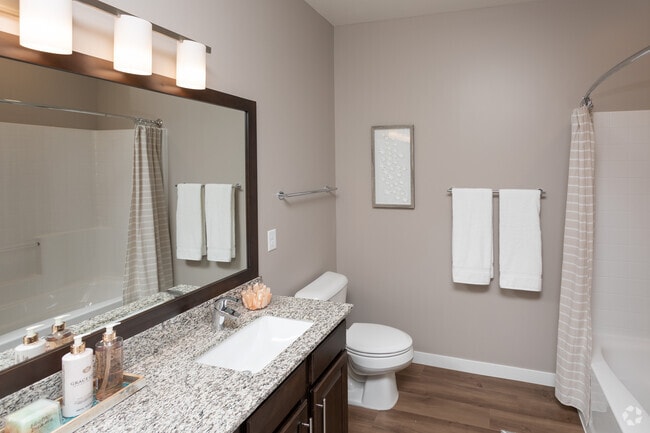 1BR, 1BA, Model, Sonoma - 847SF