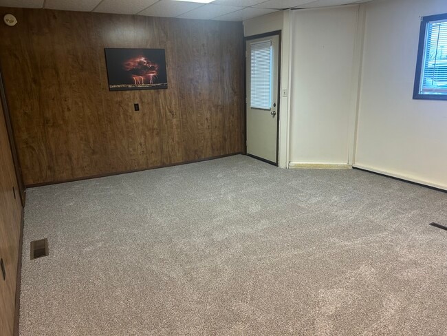 1824 N 2nd St unit 1824, Clinton, IA 52732 - photo 2