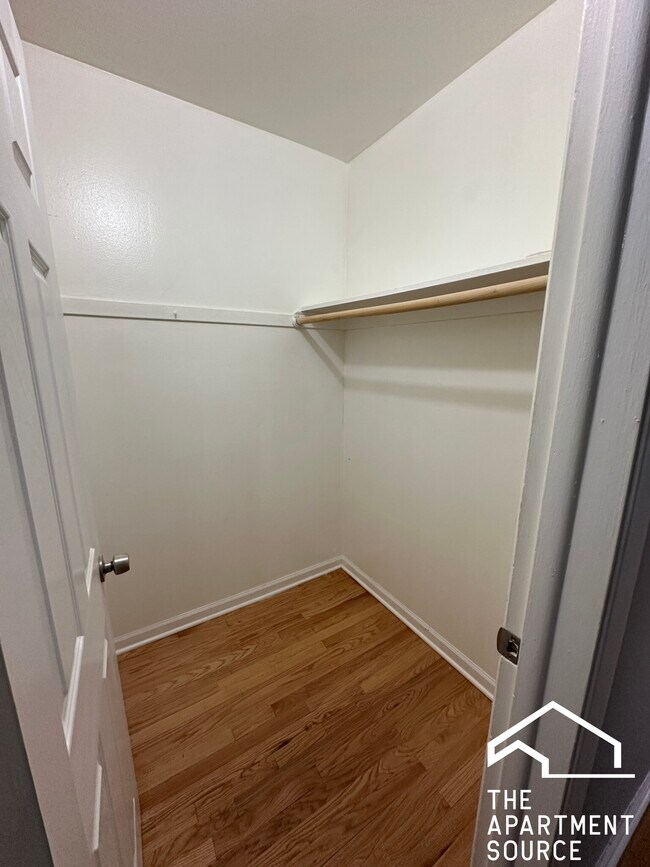 8504 Waukegan Rd unit 10, Morton Grove, IL 60053 - photo 7