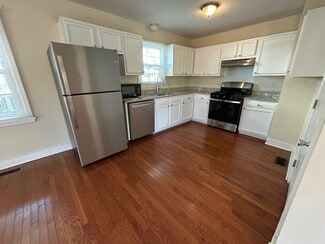 61 Cooper St, Charleston, SC 29403