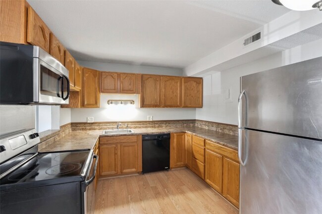 1100 E 6th St unit 5, Des Moines, IA 50316 - photo 7