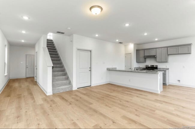 401 W Commerce St, San Antonio, TX 78207 - photo 2