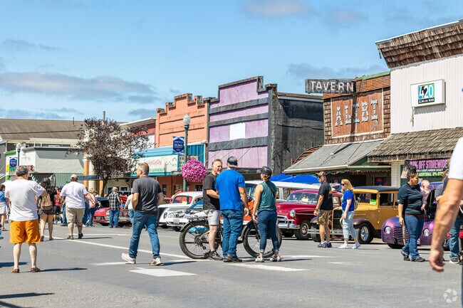 Events, such as car shows and markets, are held annually near West End, WA.