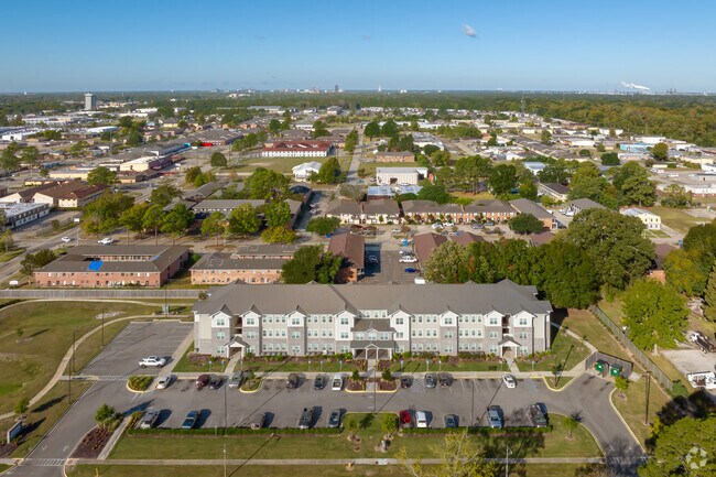 Lobdell-Wooddale condominiums offer quick access to Downtown Baton Rouge and the Capitol.