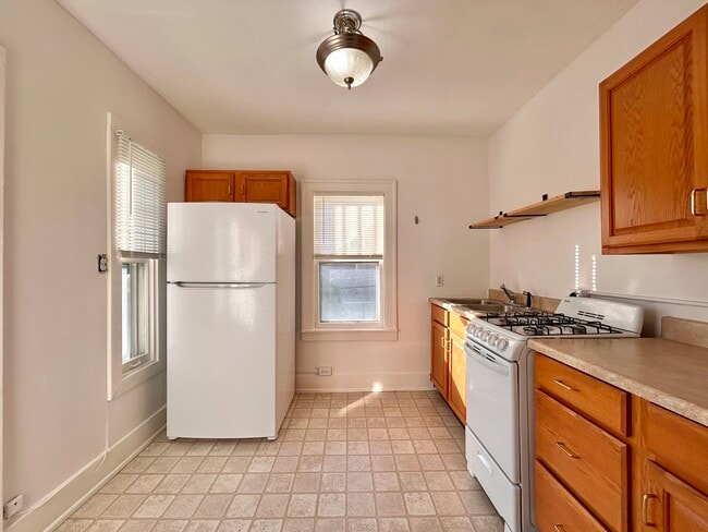 224 Lyon St NE unit 4, Grand Rapids, MI 49503 - photo 4