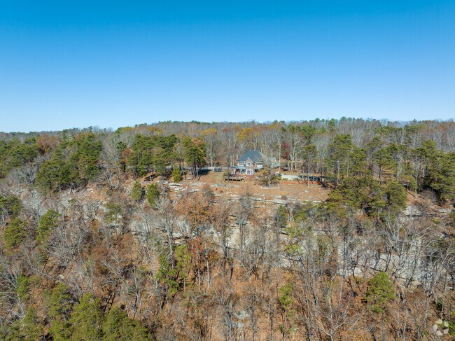 You can find lots of homes with a breath taking view in Steele Alabama.