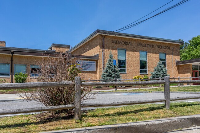 Memorial Spaulding Elementary School is a highly rated school in the Oak Hill neighborhood.