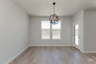 1086 Woods Bog Ave, Middleton, ID 83644