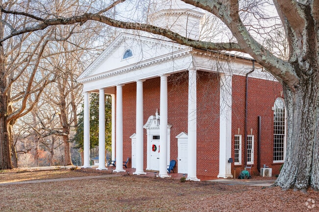 The campus of Kingswood School features a chapel.