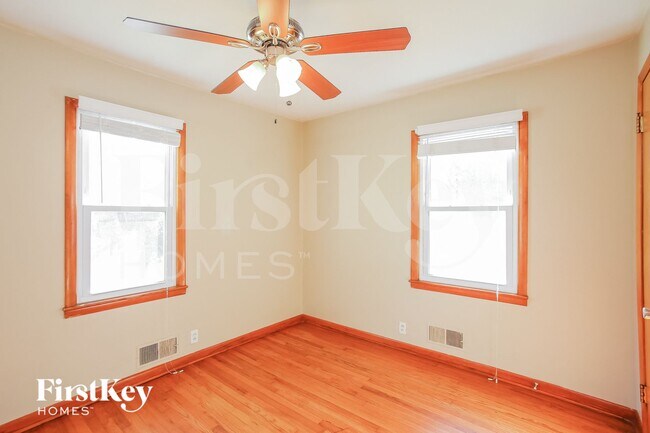 1012 Magnolia St W, Excelsior Springs, MO 64024 - photo 6