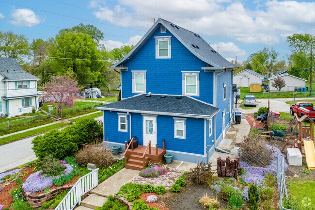 While King Irving features older homes, most are immaculately maintained.