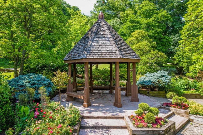 Hinkle Gazebo is located in the scenic Eden Park in the Walnut Hills neighborhood.