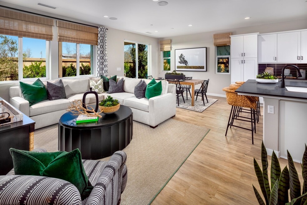 725 Katelyn Ave unit 36880383, Madera, CA 93636 - photo 1