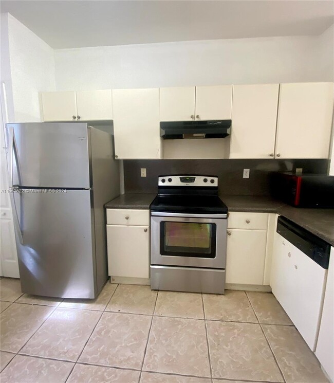 1950 W 56th St Unit 101, Hialeah, FL 33012