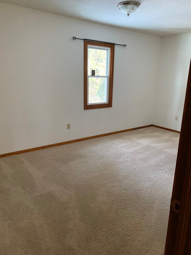 5211 Portage St NW unit Down stairs, North Canton, OH 44720 - photo 5