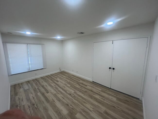 8470 Winnetka Ave unit 5, Winnetka, CA 91306 - photo 4