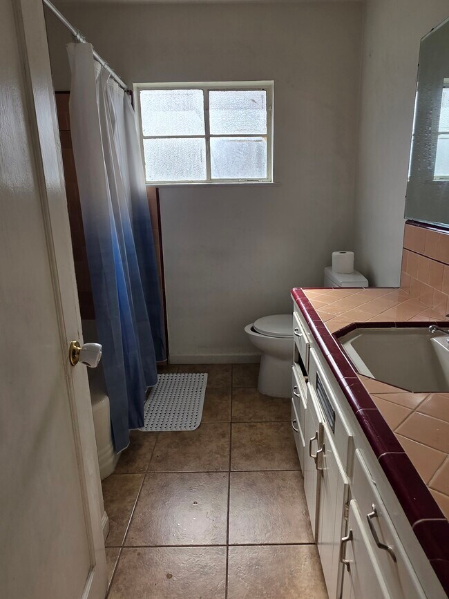545 W Hedges Ave unit 545, Fresno, CA 93728 - photo 4