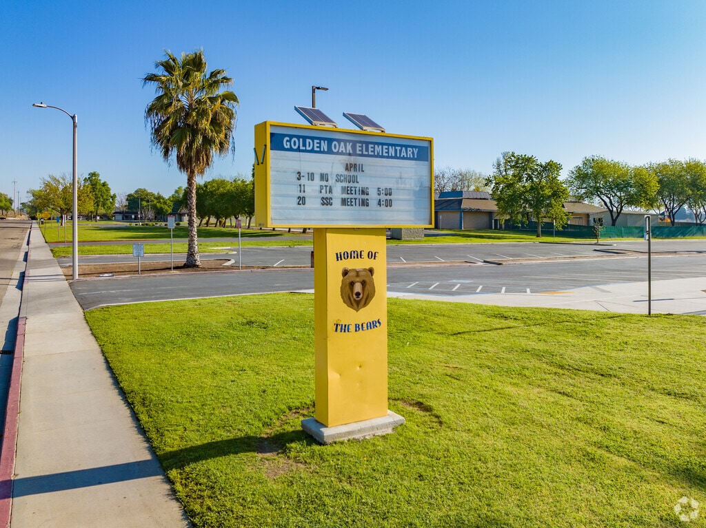 Front Marquee of Golden Oak Elementary School in River Run Ranch.