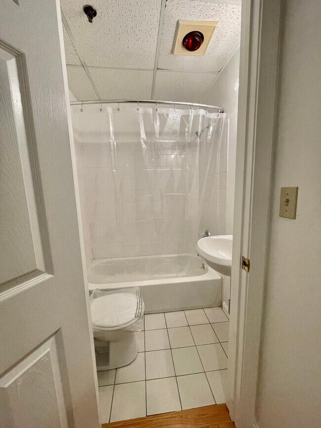 1077 Beacon St unit B, Brookline, MA 02446 - photo 6