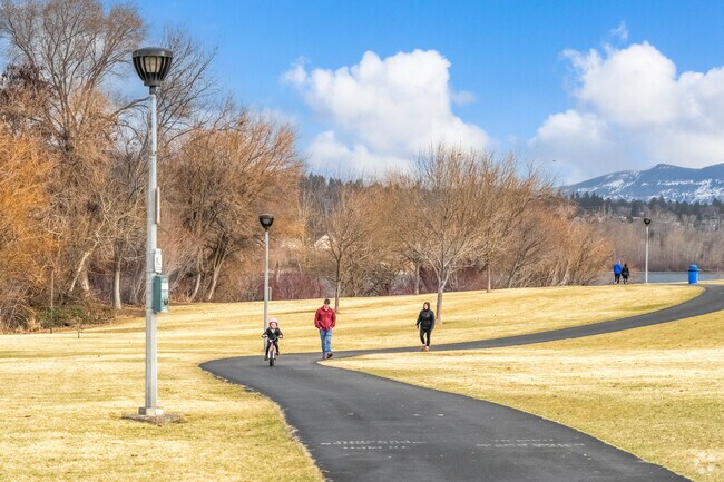 East Wenatchee offers great outdoor recreation like the 9 mile Apple Capital Loop Trail.