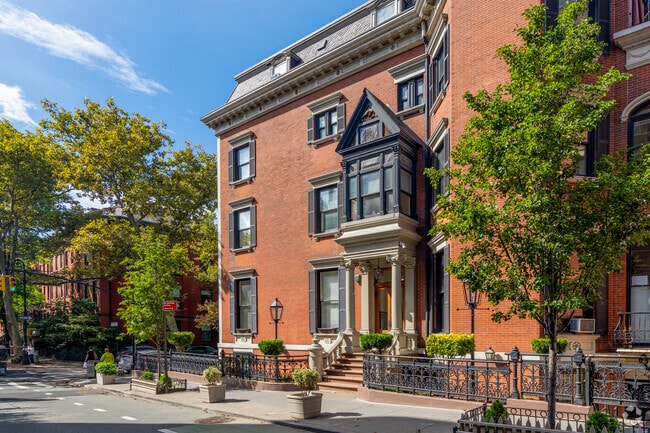 Revivalist-style brownstones make Cobble Hill feel like a living postcard of Brooklyn.