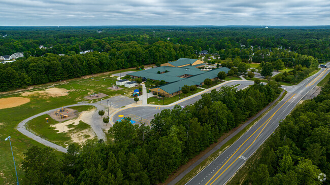 The Spring Run Elementary School in Birkdale, VA feature 3 playgrounds and many athletic fields.