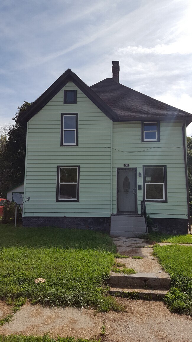 231 Forest Ave, Rockford, IL 61101