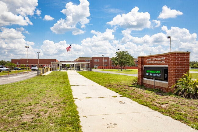 Williams Elementary School has a 16:1 student-to-teacher ratio in Parrish.