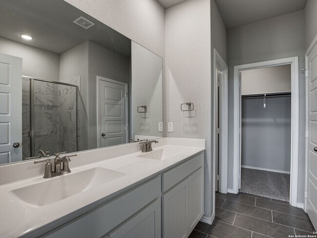 300 Ivy Rd, Seguin, TX 78155 - photo 7