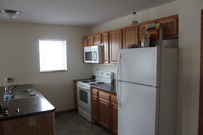 5151 W 6th St unit 103, Goodview, MN 55987 - photo 2