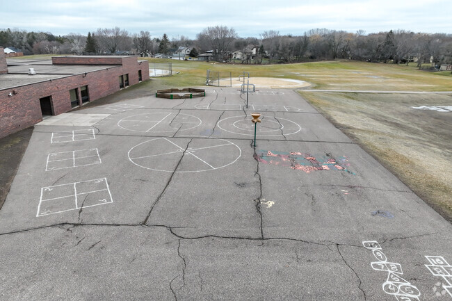 Thomas Lake Elementary has an enrollment of about 570 students.