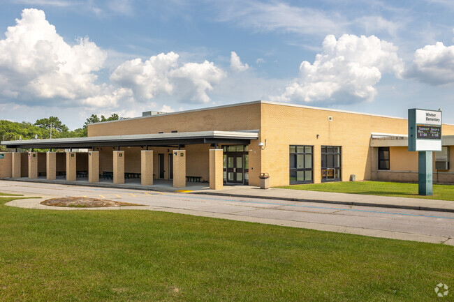 Windsor Elementary School in Columbia has covered drop off and pick up areas.
