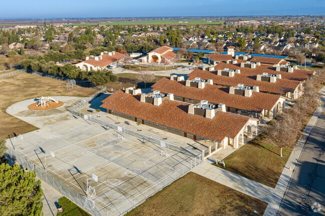 Looking North from the campus of Mission Valley Elementary School toward the homes of Tulare.